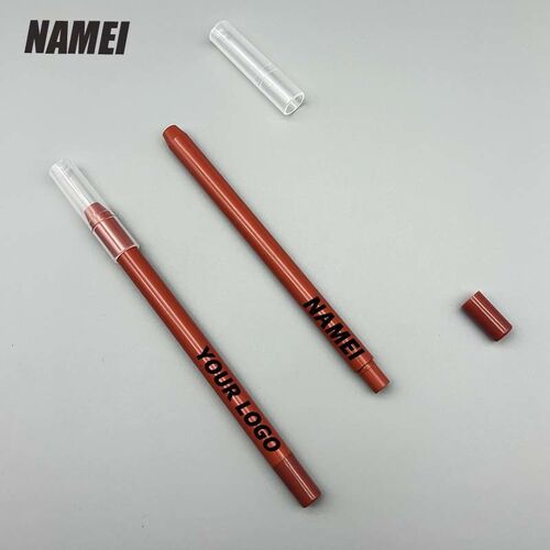 Neueste Unternehmensnachrichten über Ultrafeine cremige Matte Lippenliner verhindert Lippenstiftbluten und bildet perfekte Lippen
