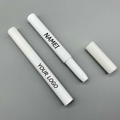 Ein guter Preis. Bleistift Lippenrohr Ihr Geheimnis für einen professionellen und polierten Lippen Look Online