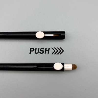 Ein guter Preis. Leer Twist Up Lip Liner Behälter OEM Logo Eyeliner Bleistift Verpackung Lip Liner Behälter mit Push-Pull Lippenbürste Online